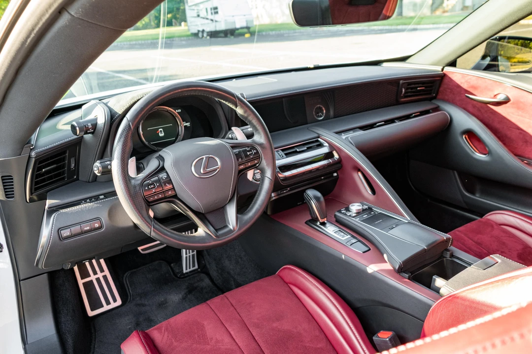 2018 Lexus LC - Image 17 of 31