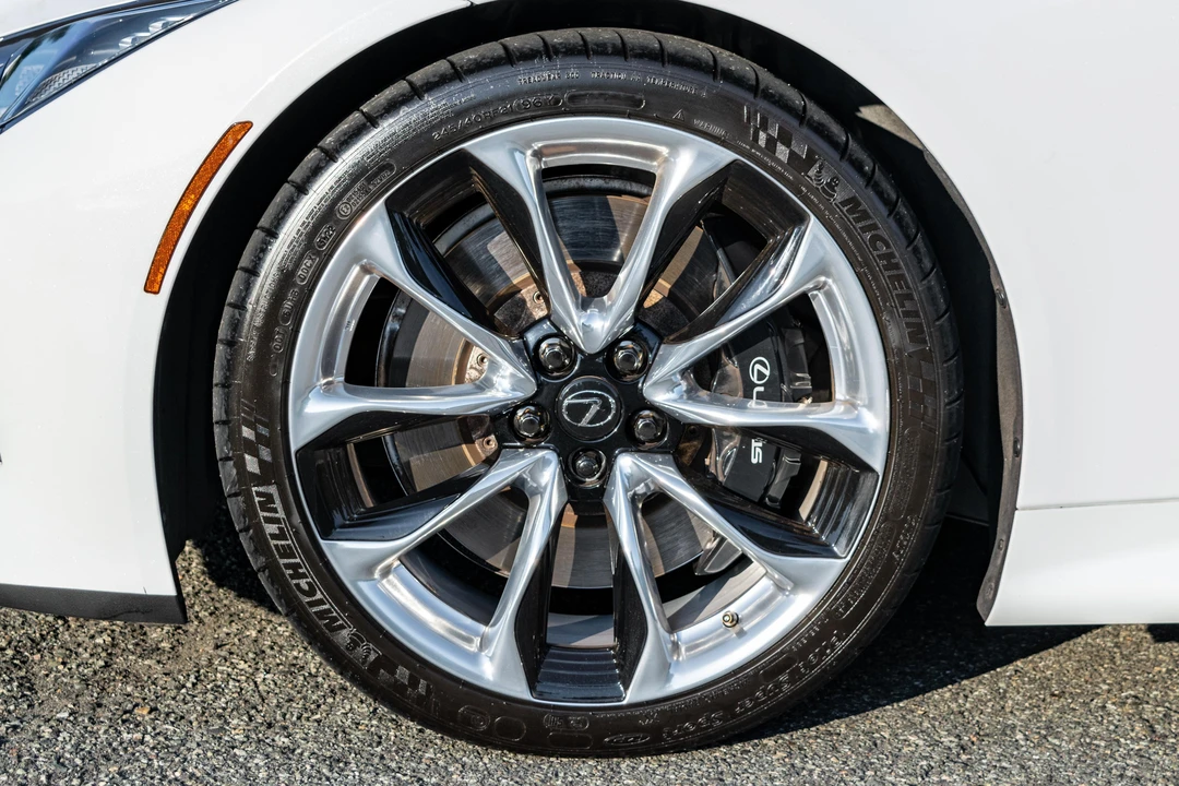 2018 Lexus LC - Image 13 of 31