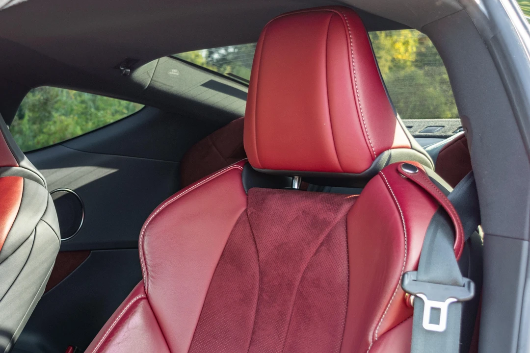 2018 Lexus LC - Image 21 of 31