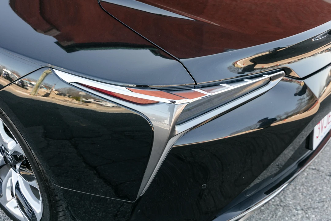 2018 Lexus LC - Image 25 of 31