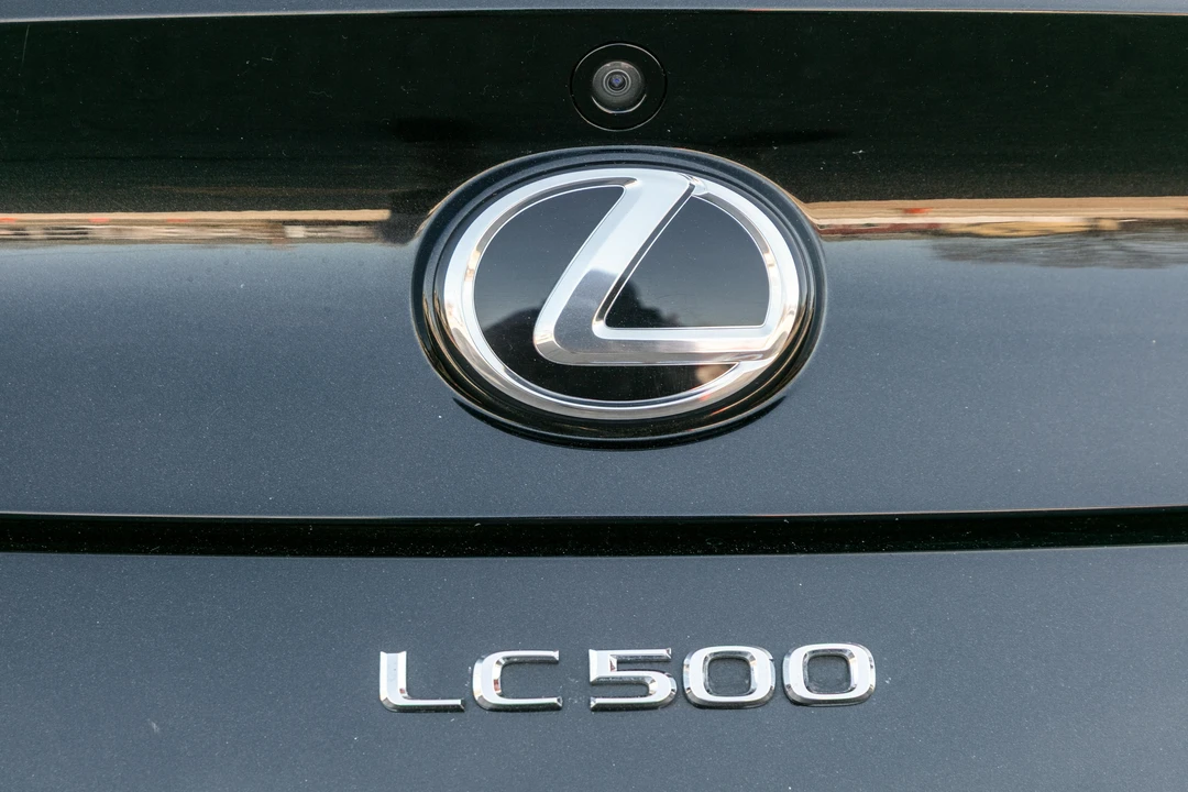 2018 Lexus LC - Image 26 of 31