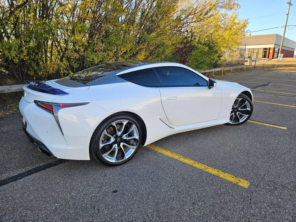 2018 Lexus LC - Image 29 of 31