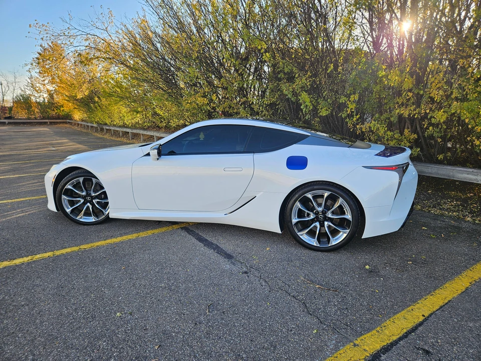2018 Lexus LC - Image 17 of 31