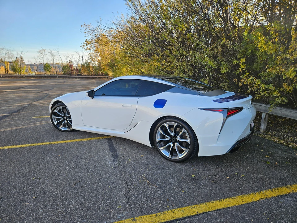 2018 Lexus LC - Image 18 of 31
