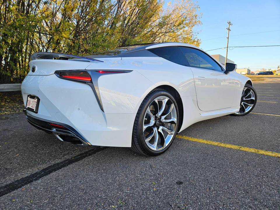 2018 Lexus LC - Image 28 of 31