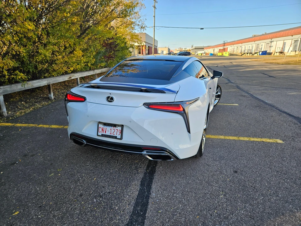 2018 Lexus LC - Image 25 of 31