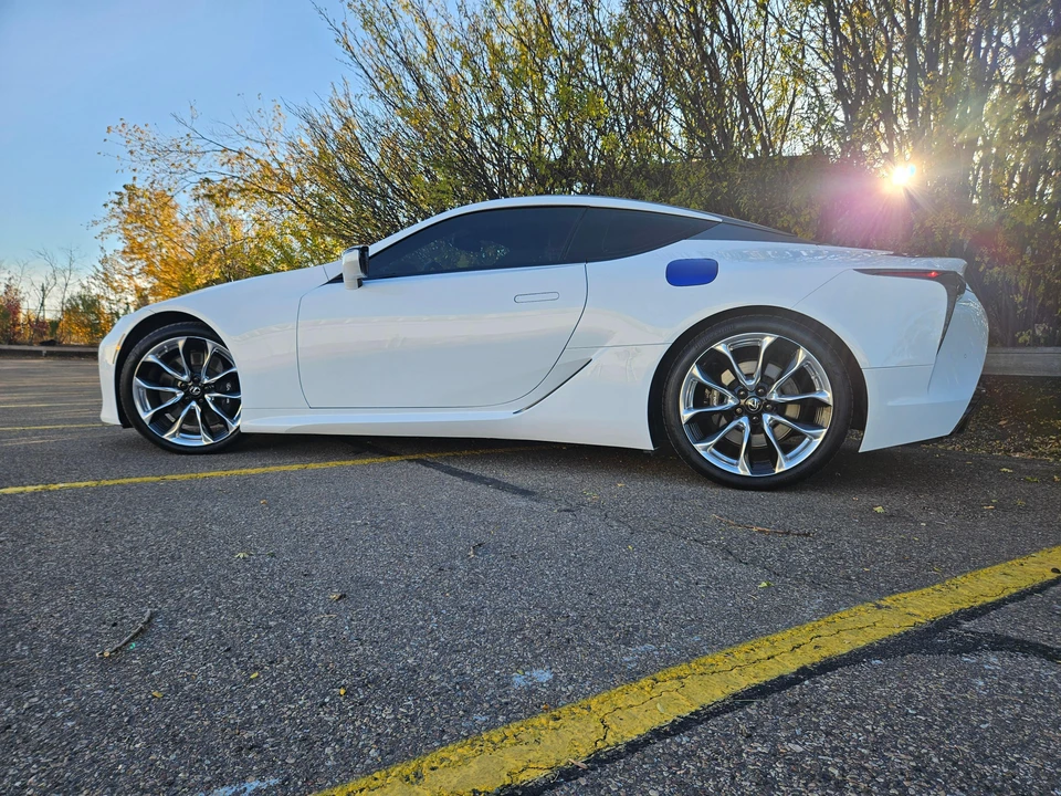 2018 Lexus LC - Image 16 of 31