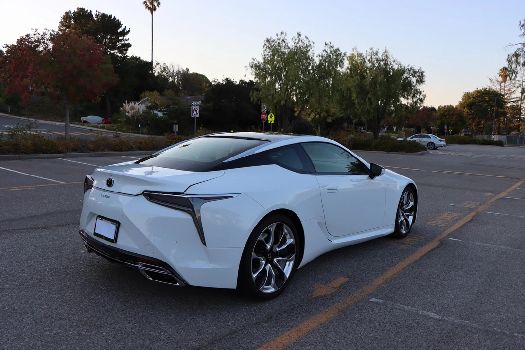 2018 Lexus LC - Image 16 of 31