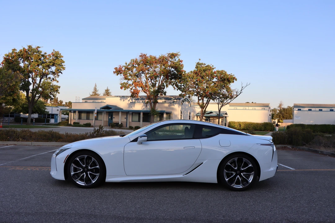 2018 Lexus LC - Image 8 of 31