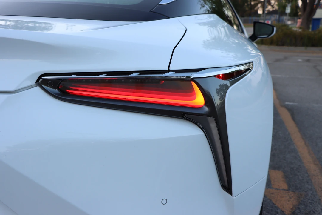 2018 Lexus LC - Image 29 of 31