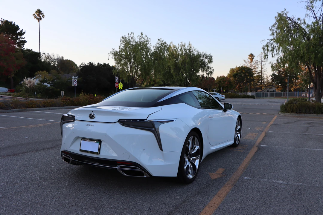2018 Lexus LC - Image 14 of 31