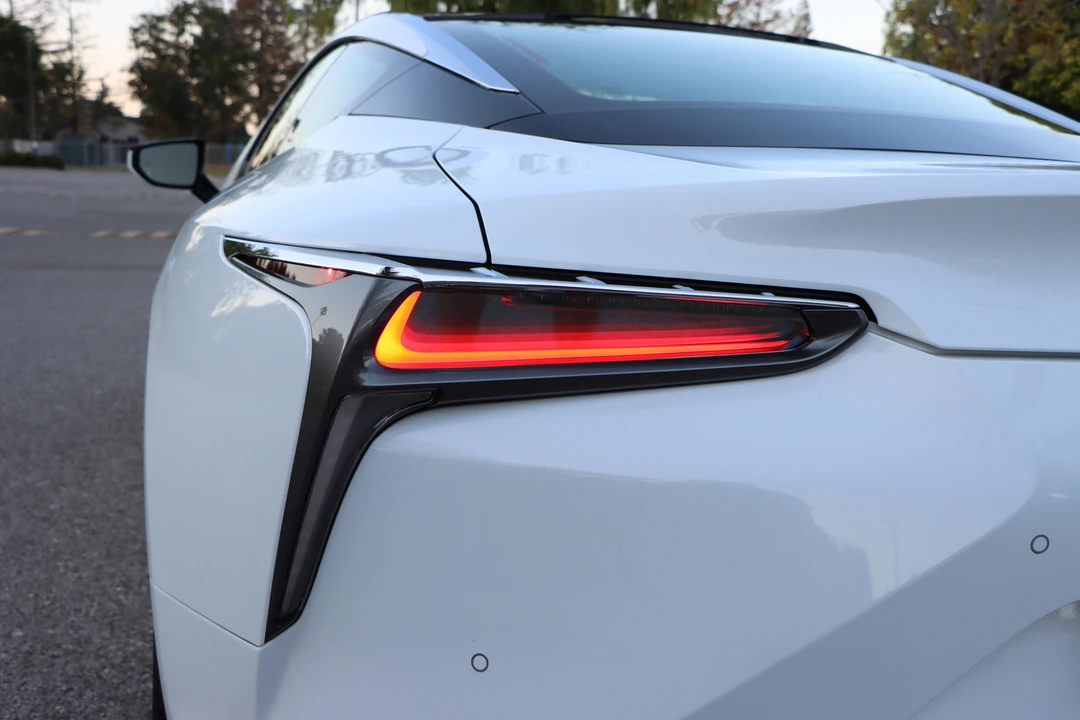 2018 Lexus LC - Image 28 of 31