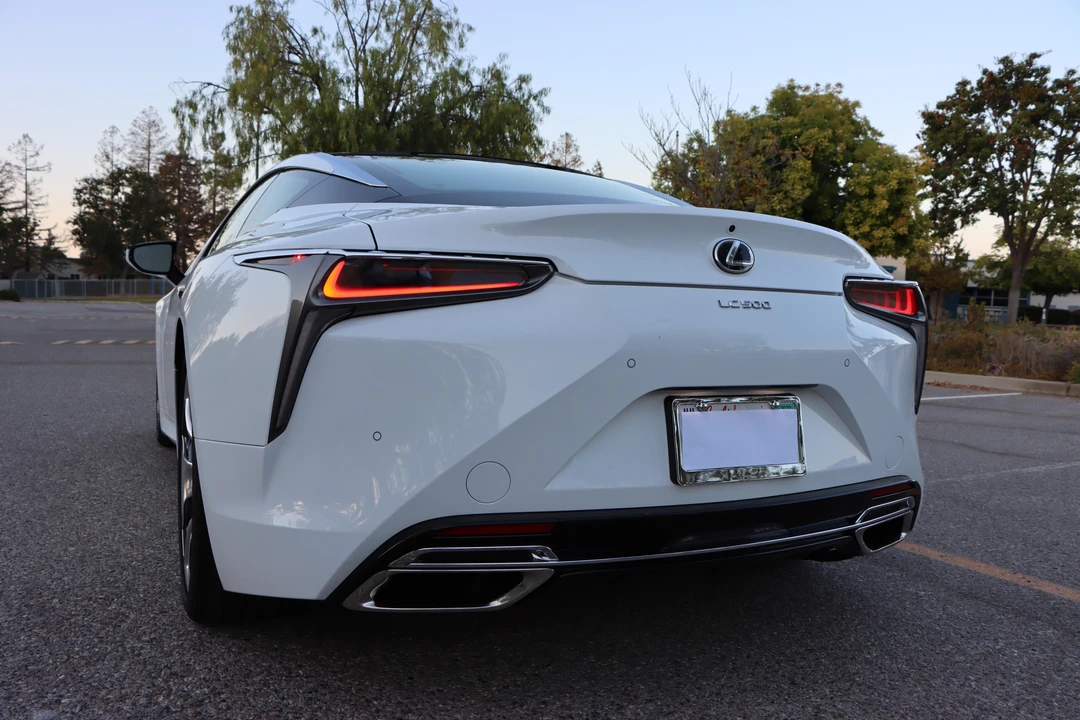 2018 Lexus LC - Image 12 of 31