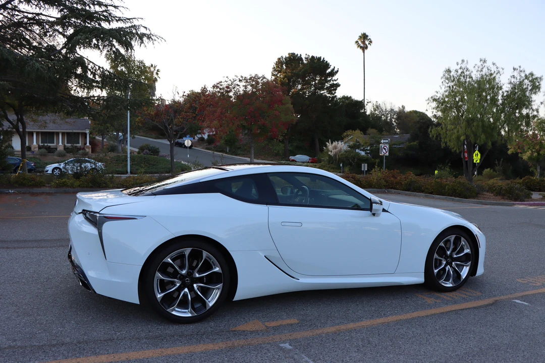2018 Lexus LC - Image 17 of 31