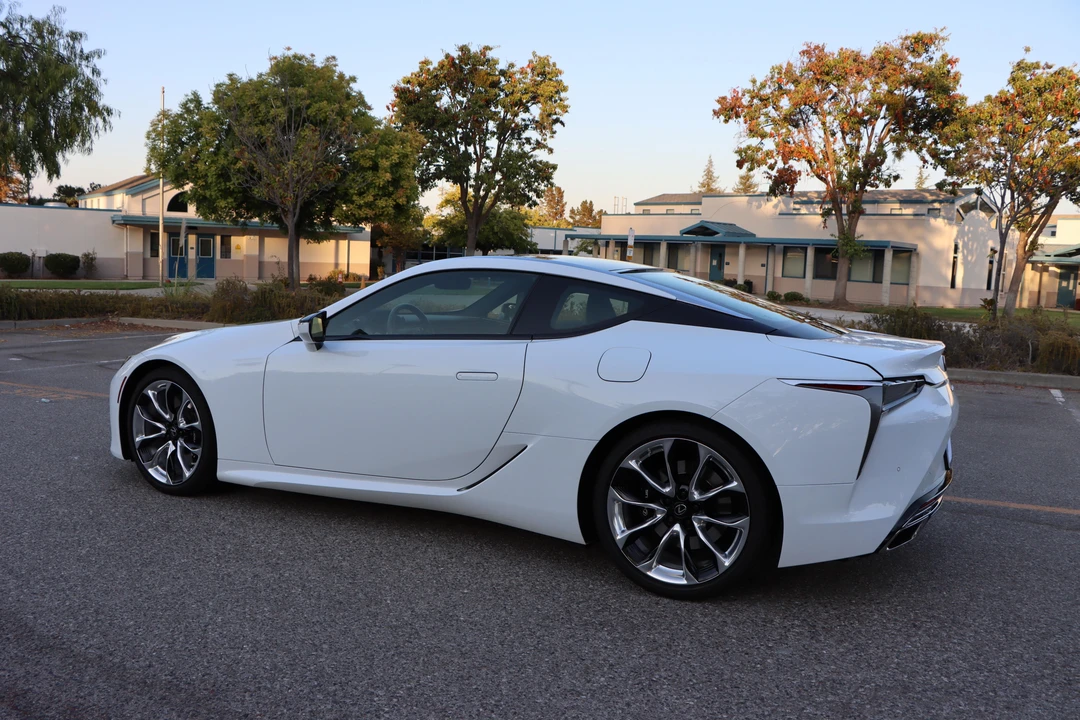2018 Lexus LC - Image 9 of 31