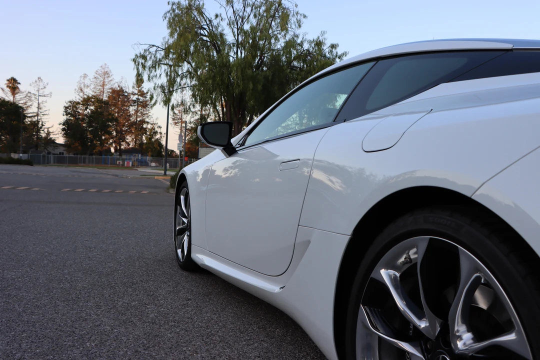 2018 Lexus LC - Image 25 of 31
