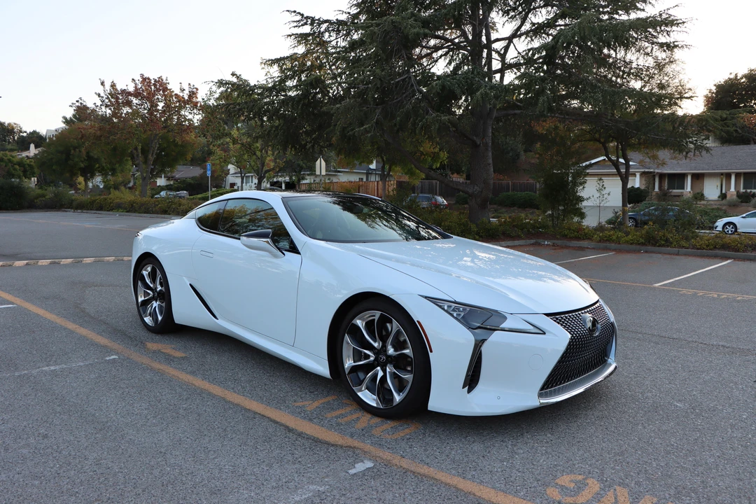 2018 Lexus LC - Image 19 of 31