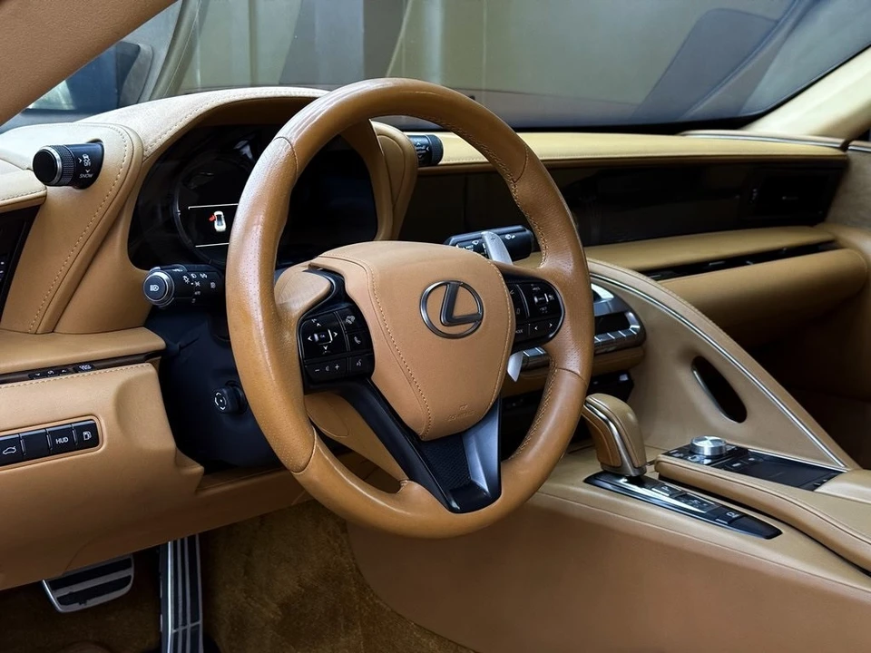2018 Lexus LC - Image 15 of 21