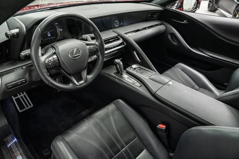 2018 Lexus LC - Image 8 of 15