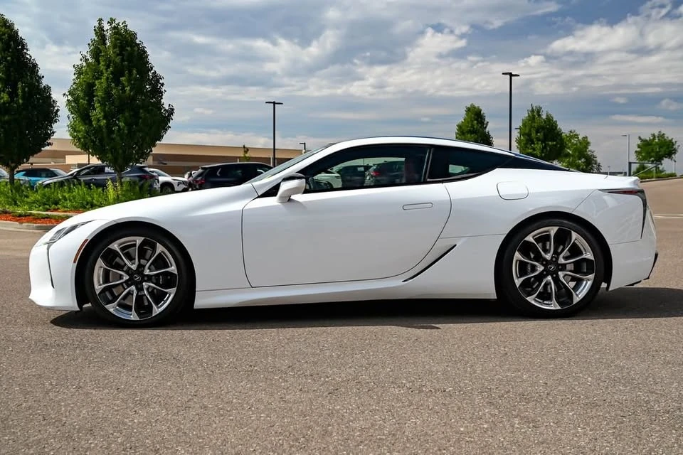 2018 Lexus LC - Image 8 of 17