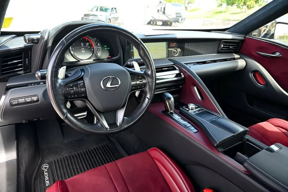 2018 Lexus LC - Image 11 of 17