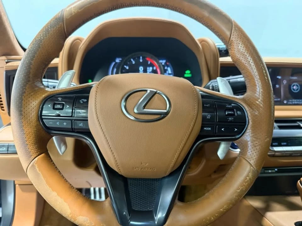 2018 Lexus LC - Image 17 of 20