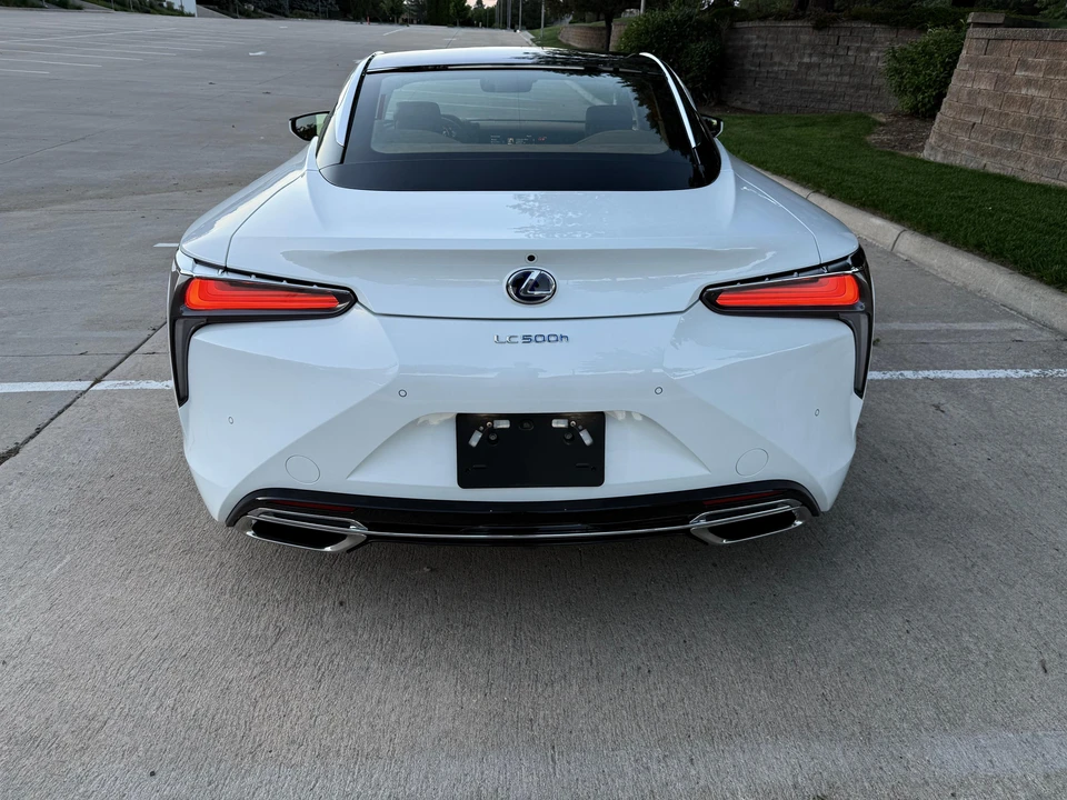 2018 Lexus LC - Image 12 of 31