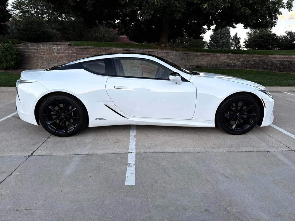 2018 Lexus LC - Image 21 of 31
