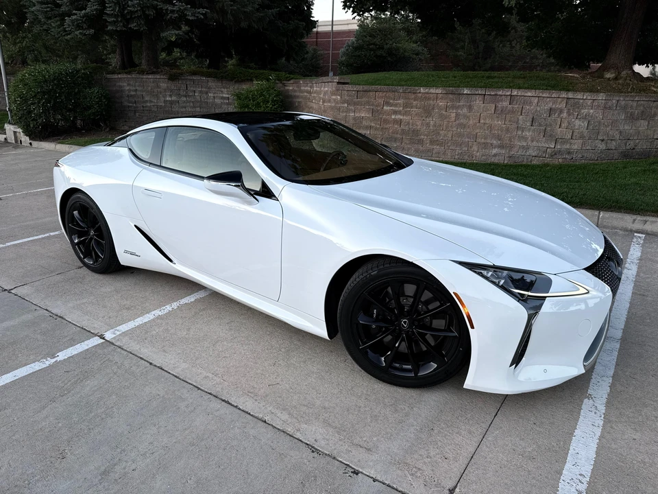 2018 Lexus LC - Image 23 of 31
