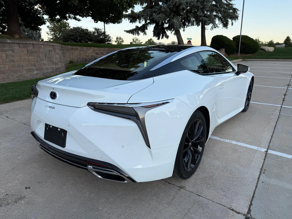 2018 Lexus LC - Image 16 of 31