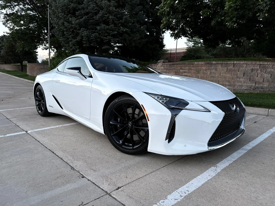 2018 Lexus LC - Image 24 of 31
