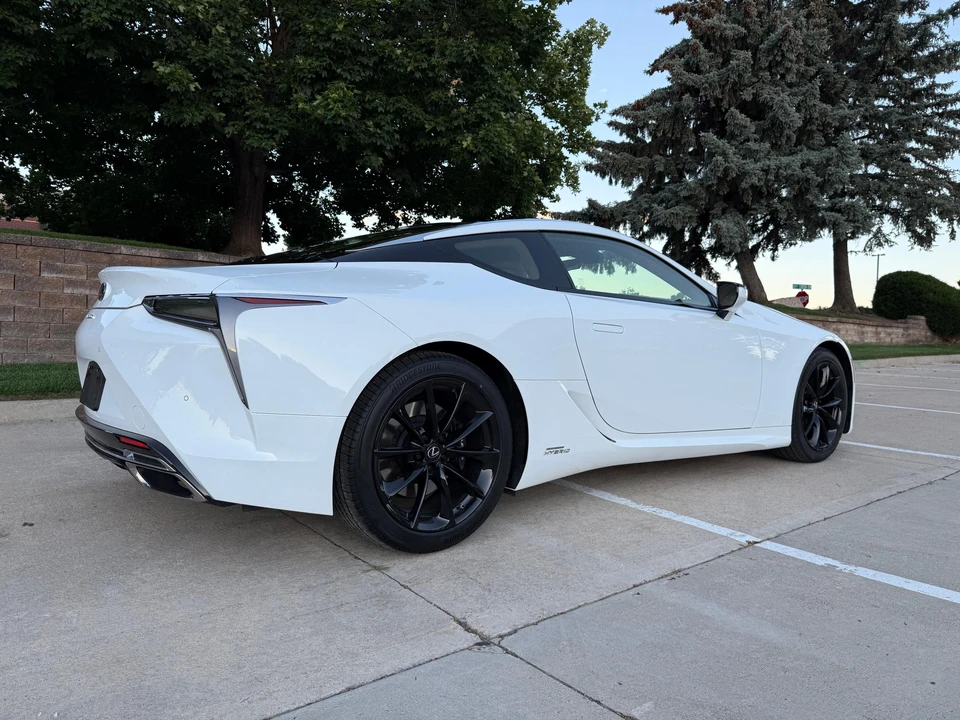 2018 Lexus LC - Image 19 of 31