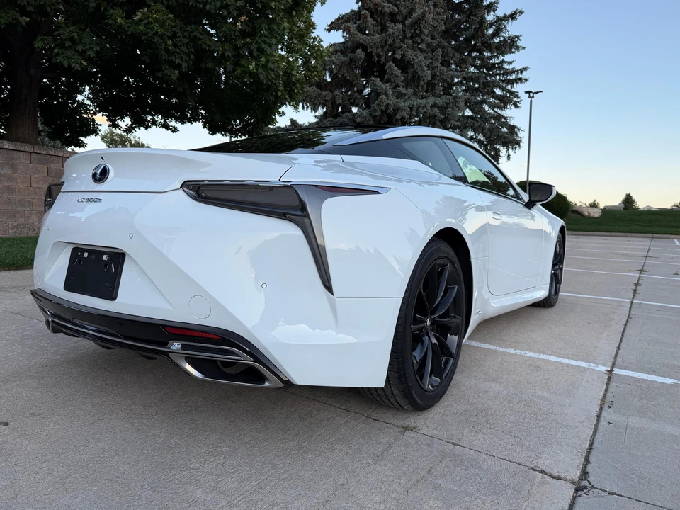 2018 Lexus LC - Image 17 of 31