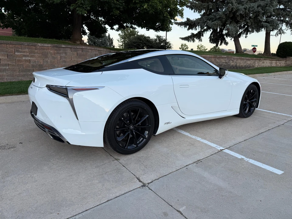 2018 Lexus LC - Image 20 of 31