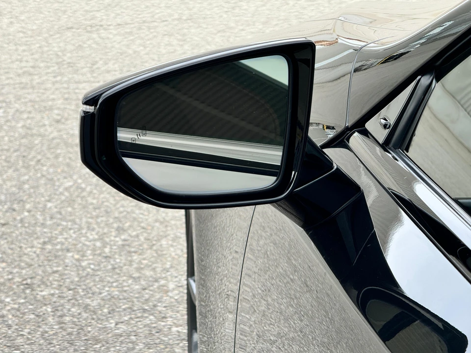 2018 Lexus LC - Image 12 of 31