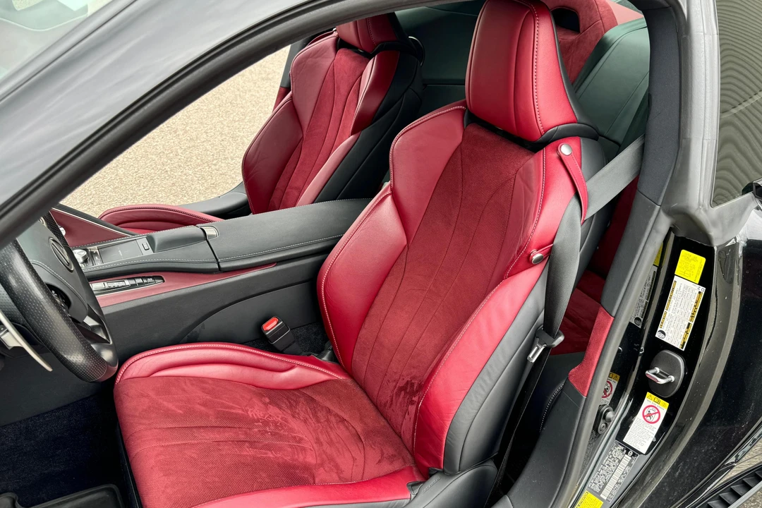 2018 Lexus LC - Image 24 of 31