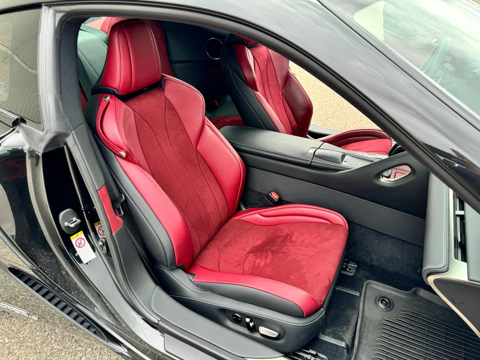 2018 Lexus LC - Image 29 of 31