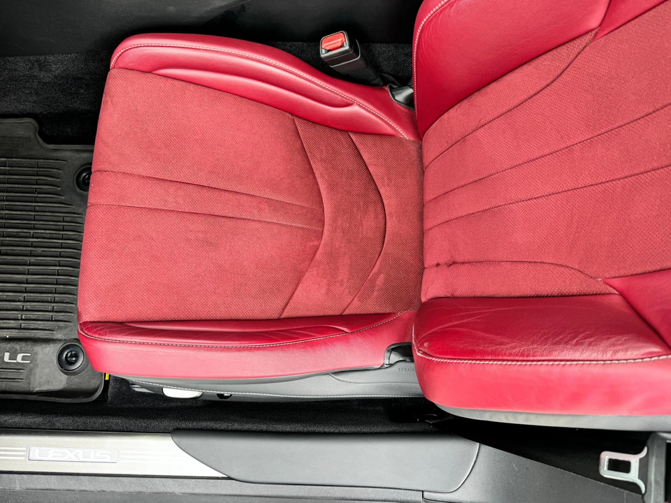 2018 Lexus LC - Image 28 of 31