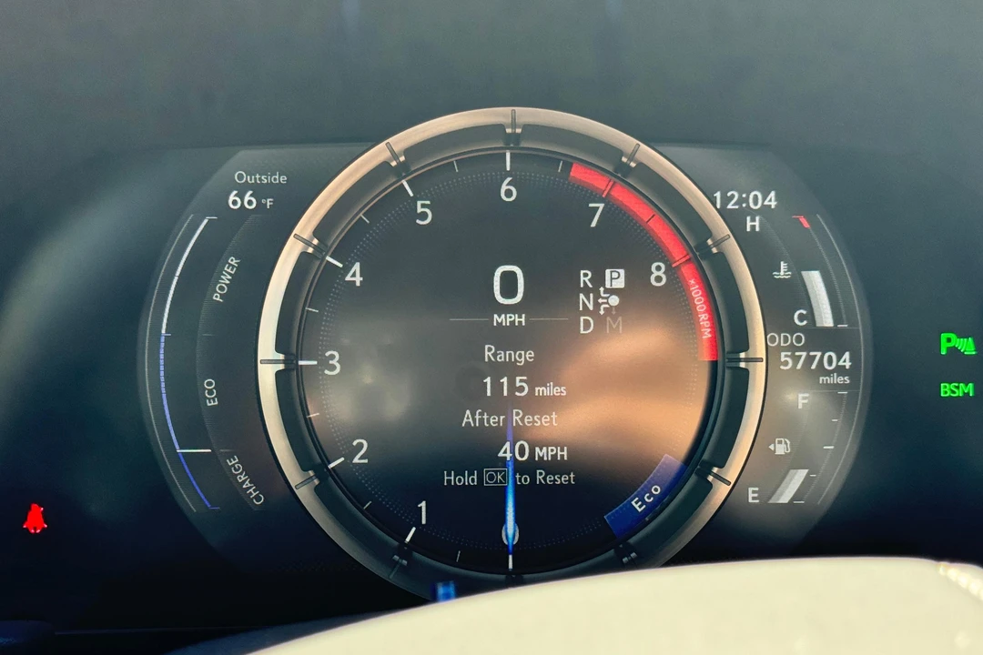 2018 Lexus LC - Image 26 of 31