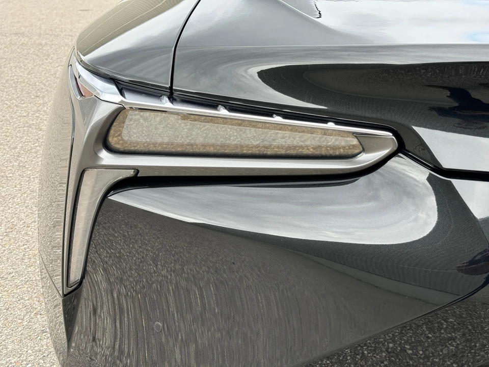 2018 Lexus LC - Image 13 of 31