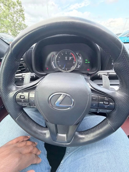 2018 Lexus LC - Image 9 of 12