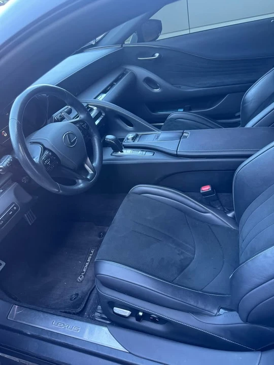 2018 Lexus LC - Image 6 of 8
