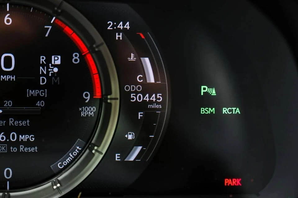2018 Lexus LC - Image 16 of 20
