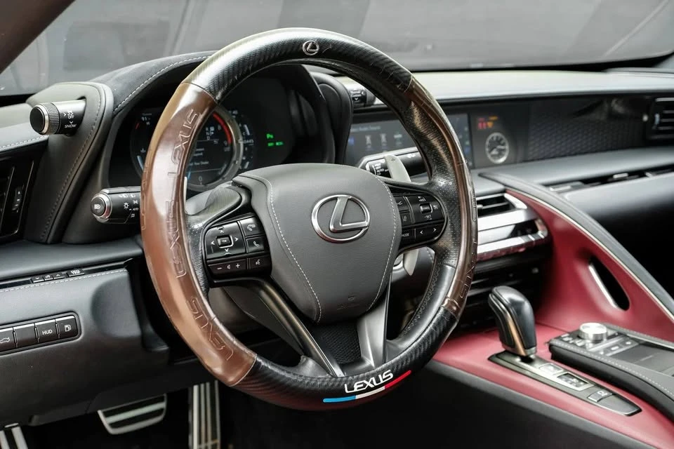 2018 Lexus LC - Image 14 of 20