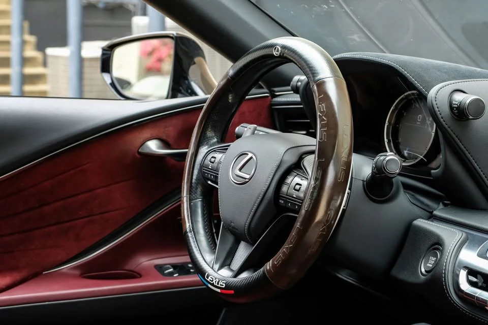 2018 Lexus LC - Image 13 of 20