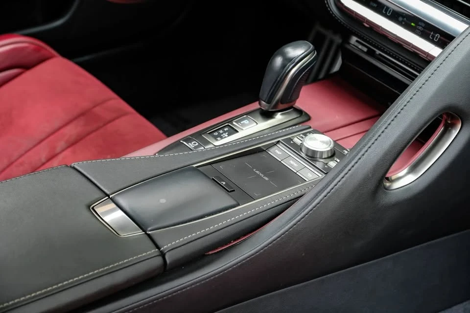 2018 Lexus LC - Image 19 of 20