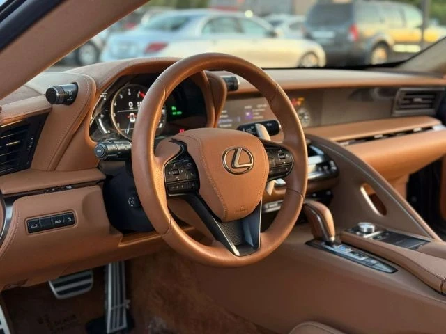 2018 Lexus LC - Image 19 of 21