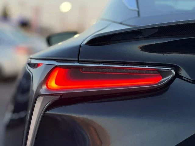2018 Lexus LC - Image 12 of 21