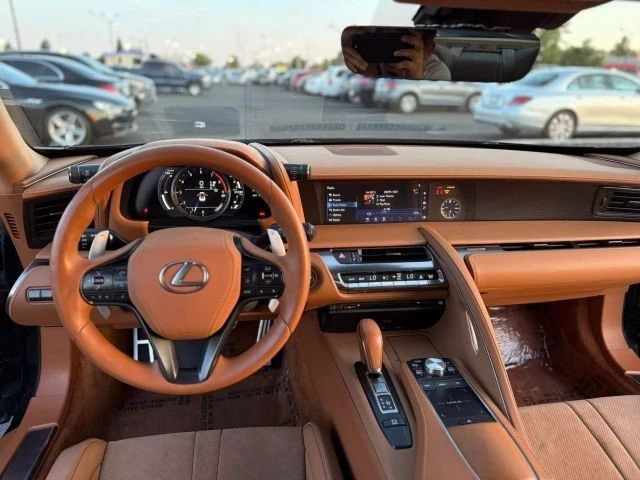 2018 Lexus LC - Image 18 of 21