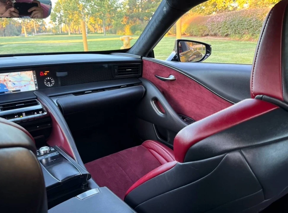 2018 Lexus LC - Image 15 of 24